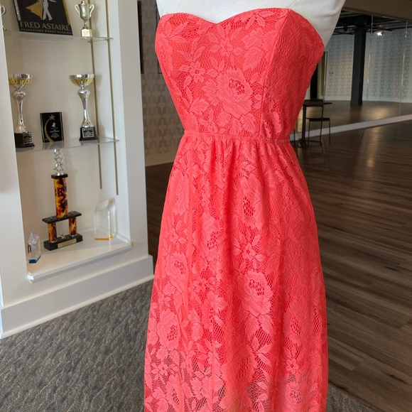 Floral Lace Maxi Dress - Picture 2 of 4